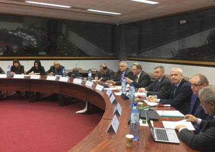 غنيم يترأس اجتماع اللجنة الفنية لبرنامج تحلية المياه في غزة