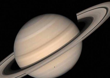 علماء: زحل لم تكن له حلقات