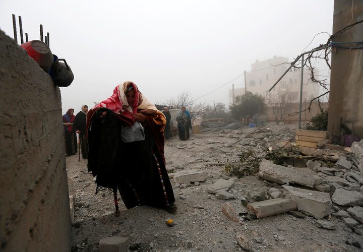 الاحتلال يفجر منزل عائلة الأسير جبارين في بلدة يطا بالخليل