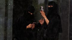 تصرف جريء لفتيات خليجيات في حفل يثير غضبا على "السوشيال"