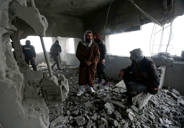 الاحتلال يفجر منزل عائلة الأسير جبارين في بلدة يطا بالخليل