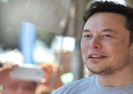 موسك يخطط لإنقاذ البشرية بربط الأدمغة بالإنترنت