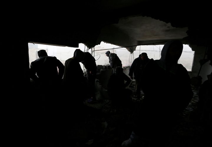 الاحتلال يفجر منزل عائلة الأسير جبارين في بلدة يطا بالخليل