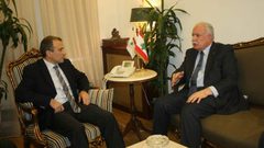 المالكي يطلع نظيره اللبناني على آخر المستجدات