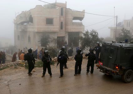 الاحتلال يفجر منزل عائلة الأسير جبارين في بلدة يطا بالخليل