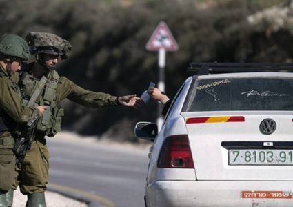 الاحتلال يداهم منزلاً في عرابة وينصب حواجزا شرق جنين