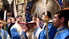 أبو عمرو يحضر قداس منتصف الليل للطائفة الأرمنية