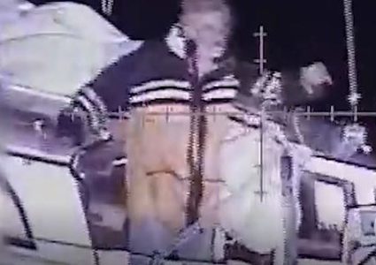 بحرية الاحتلال تنتشل فرنسيًا جرفته المياه قبالة شواطئ غزة