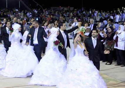 "عرس وطني جماعي" فلسطيني في لبنان برعاية الرئيس