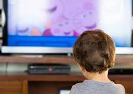 تحذير : هذه الأمراض تصيب طفلك عند مشاهدته للتلفاز