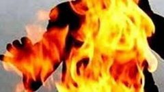 أحرقت زوجها حيا لأنه لم يعطها كلمة سر هاتفه!