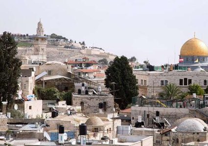 الحسيني يطلع السفير السنغافوري على الأوضاع في القدس