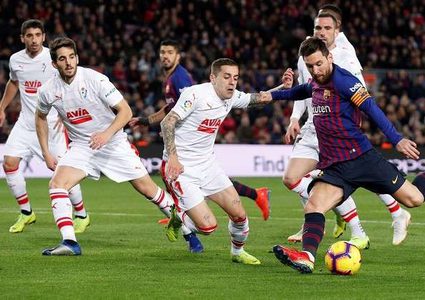 ميسي يواصل تحقيق الأرقام القياسية في الليغا