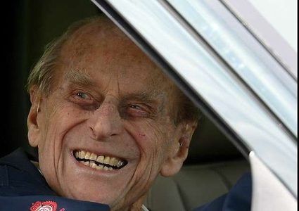 بعد يوم على الحادث.. الأمير فيليب يحصل على سيارة جديدة