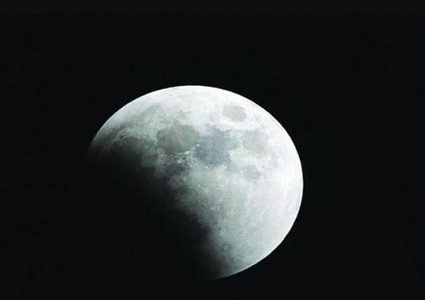 خسوف جزئي للقمر في سماء فلسطين