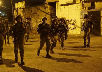 الاحتلال يداهم مناطق واسعة بالضفة الغربية