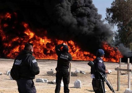 مقتل وإصابة العشرات في انفجار خط أنابيب بوسط المكسيك