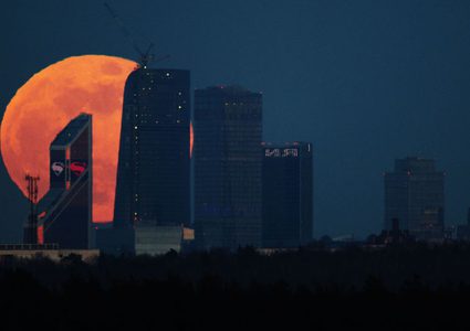 سكان الأرض على موعد مع "الذئب الدموي العملاق"