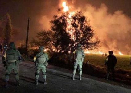 73 قتيلًا بانفجار خط أنابيب وسط المكسيك