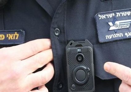 كاميرات على اجسام عناصر الشرطة الإسرائيلية