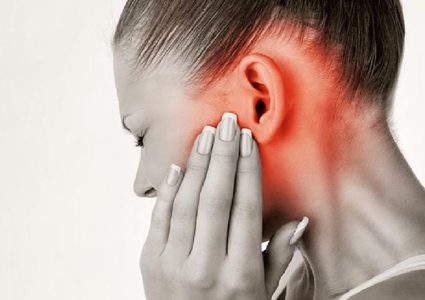 الصداع خلف الأذن: الأعراض والأسباب والعلاج