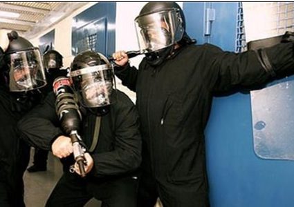 توتر واستنفار ورش الأسرى بالغاز