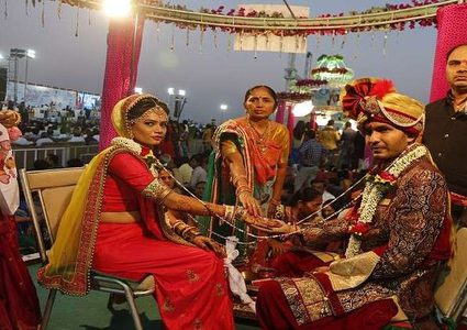 عروس تصاب بالرصاص أثناء زفافها وترفض إلغاء الحفل