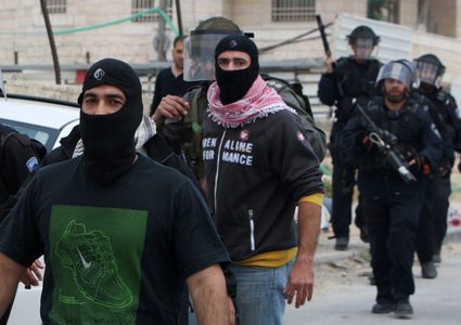 "مستعربون" يعتقلون نائب أمين سر حركة فتح في العيزرية