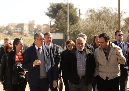 رؤساء بعثات الاتحاد الأوروبي يزورون عائلة الصباغ بالشيخ جراح