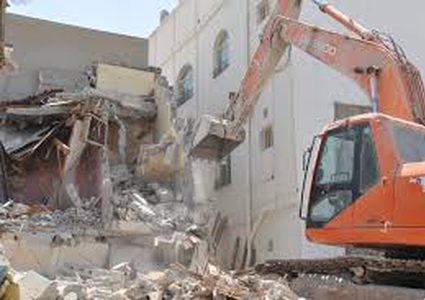 الاحتلال يخطر بهدم بنايات ومنشآت تجارية في القدس المحتلة