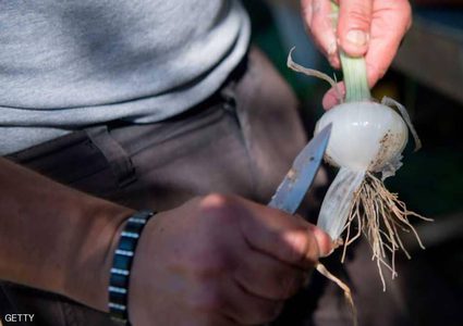 فوائده لا تحصى.. لا ترم قشر البصل بعد اليوم