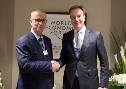 الحمد الله يلتقي رئيس المنتدى الاقتصادي العالمي