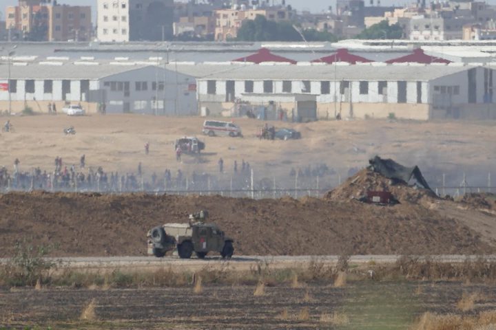 الاحتلال يزعم اصابة احد ضباطه جنوب قطاع غزة