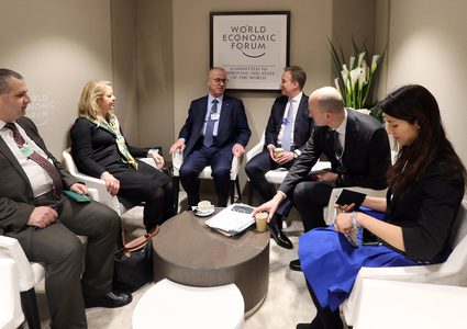 الحمد الله يلتقي رئيس المنتدى الاقتصادي العالمي