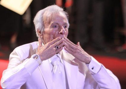 توبيخ جماعي لنجوم الفن بعد الغياب عن وداع سعيد عبد الغني