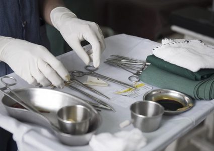 نجاح أول "جراحة عن بعد" باستخدام "5G"