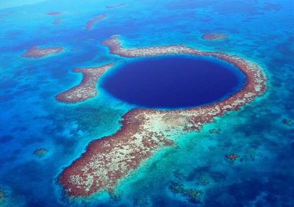 اكتشاف خطير داخل "الحفرة الزرقاء العظيمة"!