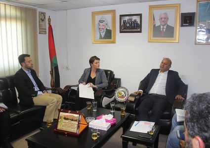 أبو هولي ومدير عمليات الأونروا يؤكدان استمرار عملها بالقدس