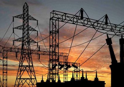 انتزاع قرار من الاحتلال يسمح بمد خط كهرباء لقرية جب الذيب