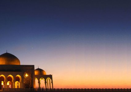 في غزة مساجد فارهة بملايين الدولارات وبيوت الفقراء تصرخ