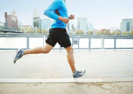 دراسة تثبت قدرة الجري لـ15 دقيقة خلال اليوم على تحسين المزاج