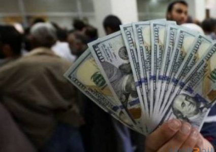 محلل: الأموال القطرية تدخل لغزة بشروط غير معلنة