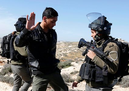 تجريف الاحتلال لأراضي واد السمان في الخليل