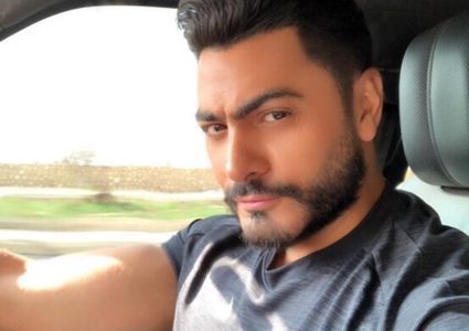 هل لجأ تامر حسني إلى الحُقن ليظهر بهذه البُنية المفتولة؟