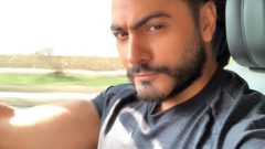 هل لجأ تامر حسني إلى الحُقن ليظهر بهذه البُنية المفتولة؟