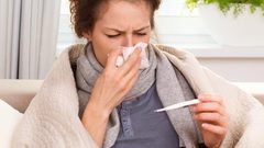 عادة خاطئة نتبعها أثناء نزلات البرد تزيد من حالتنا سوءاً