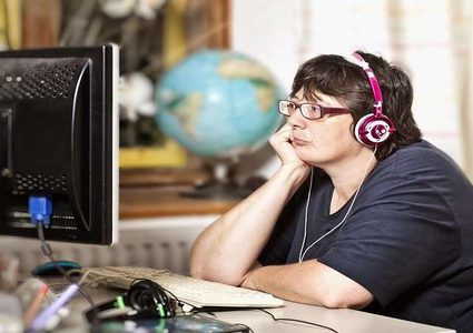 أطباء روس يختبرون جهازا للتواصل بقوة التفكير