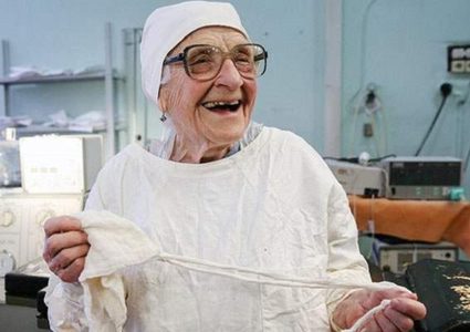 كيف يمكن للنساء بلوغ سن الـ 90؟