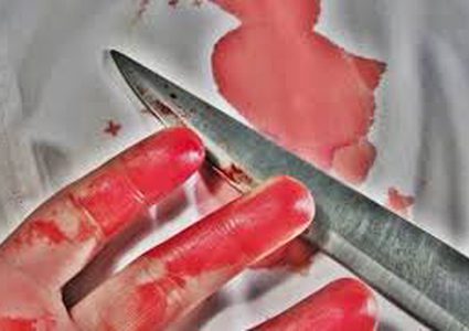 بائع "شاورما" يقتل ابنته ويقطعها بسكينه!