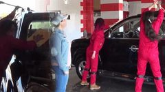 لأول مرة في سوريا.. مغسل سيارات للنساء فقط